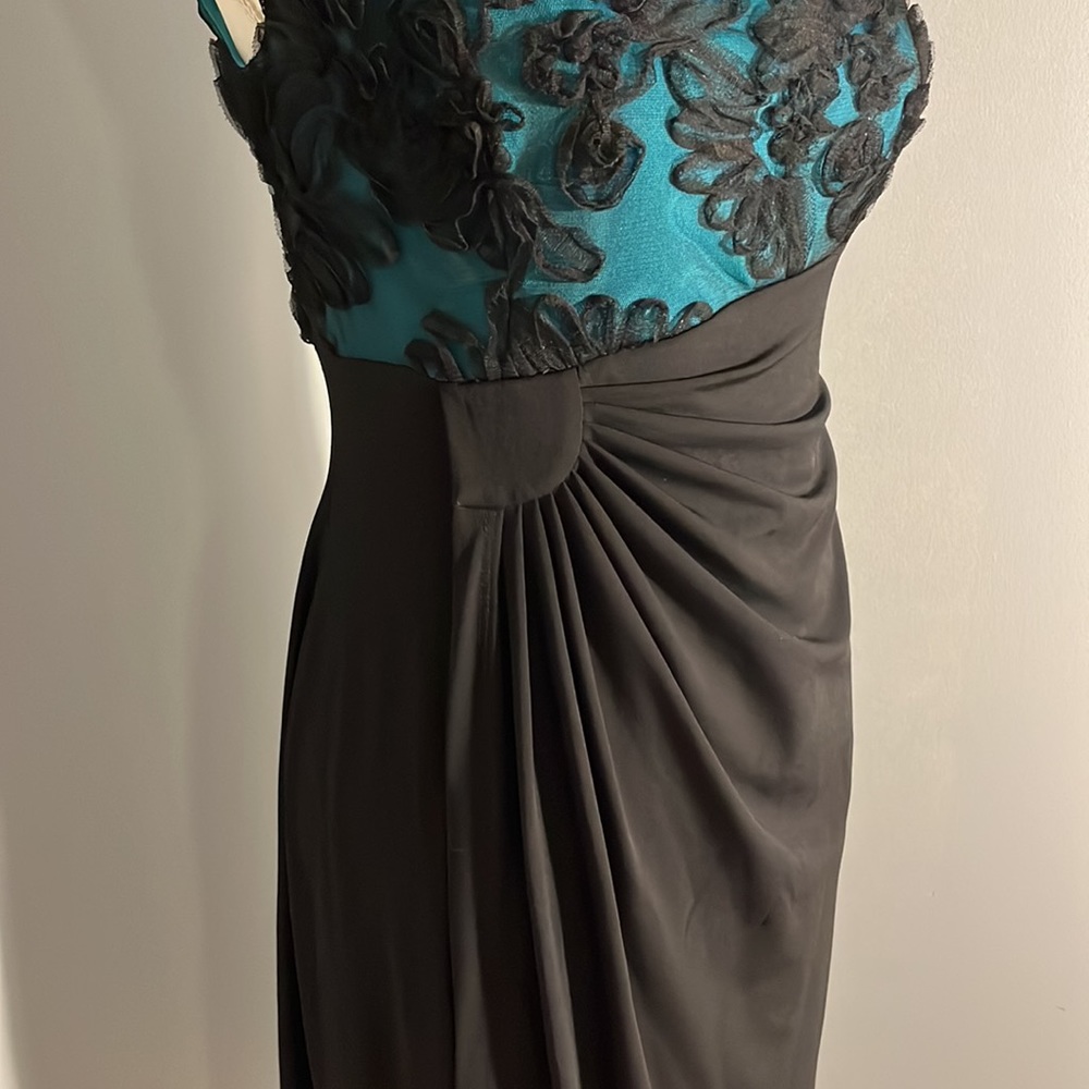 CONNECTED APPAREL. NWOT Absolutely gorgeous formal gown with lace top Size 8p - Picture 3 of 6